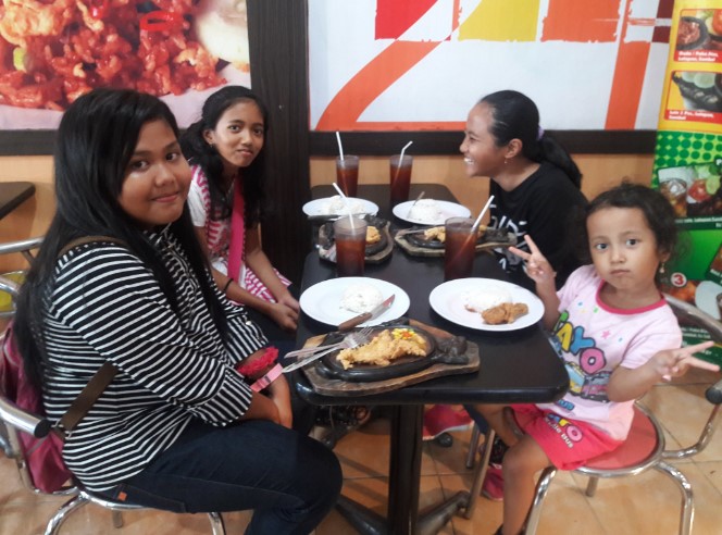 Bu Sardi's Eatery: Warm Meals That Brighten Your Day in Cilacap